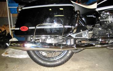 Moto Guzzi California Vintage with extended exhaust pipes